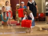Fest 70 Jahre Pfarrkindergarten Gersthof in und um die Pfarrkirche.