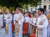 Messe mit Danksagung für Norbert Rodt als Pfarrer von Gersthof-St.Leopold für 44 Jahre -Pfarrer P. Arkadiusz Zakreta, Dr. Roland Schwarz, Suresh Kumar Remalli (li-re)