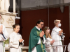 P. Matthias leitet den Erntedank-Gottesdienst 2022, Pfarre Gersthof