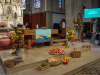 Erntedank und Abschied von P. Matthias. Äpfel haben uns durch den Gottesdienst begleitet.
