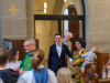 Familienmesse - Taufe von Georg, Gang zum Taufstein