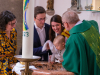 Familienmesse - Taufe von Georg, das Übergießen mit Wasser