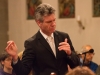 Georg Kugi als Dirigent der WelturauffÃ¼hrung des Oratoriums âLebendiges Wasserâ der Komponistin Ana SzilÃ¡gyi mit Texten von Peter Rettinger am 18. Oktober 2014 in der Pfarrkirche Gersthof-St.Leopold, Wien 18., Ãsterreich