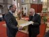 Verleihungs des Stefanusordens an Mitarbeiter der Pfarre Gersthof durch Weihbischof Dr. Helmut Krätzl - an Mag. Peter Kucera