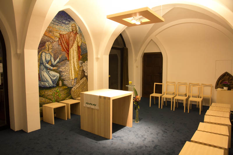 Die im Herbst 2013 kÃ¼nstlerisch neu gestaltete Osterkapelle der Pfarrkirche Gersthof, Wien 18 (Ãsterreich)