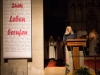 Die Gemeinde feiert Osternacht 2015 in der katholischen Pfarre Gersthof-St. Leopold in Wien.