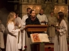 Die Gemeinde feiert Osternacht 2015 in der katholischen Pfarre Gersthof-St. Leopold in Wien.