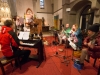 Die Gemeinde feiert Osternacht 2015 in der katholischen Pfarre Gersthof-St. Leopold in Wien.