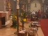 Die Gemeinde feiert Osternacht 2015 in der katholischen Pfarre Gersthof-St. Leopold in Wien.