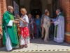 Pfarrfest Gersthof 2026: kurze Gespräche mit Pfarrer Arkadiusz und Pfarrer i.R. Norbert