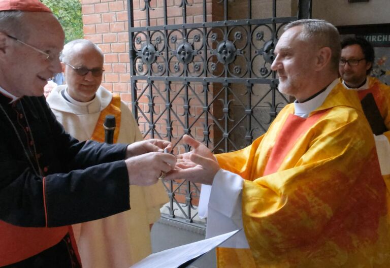 P. Arkadiusz wurde in sein Amt als Pfarrer eingeführt